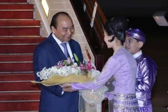 Lễ đón Thủ tướng Nguyễn Xuân Phúc tại sân bay quốc tế Nay Pyi Taw. (Ảnh: Thống Nhất/TTXVN)
