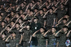 Binh sỹ Hàn Quốc tại sự kiện ở Seoul. (Ảnh: AFP/TTXVN)