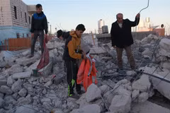 Nhà cửa của người Palestine bị các lực lượng Israel phá hủy tại làng Beit Kahel, gần thành phố Hebron, Bờ Tây. (Ảnh: THX/TTXVN)