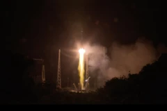 Tên lửa đẩy Soyuz mang vệ tinh CHEOPS rời bệ phóng tại Trung tâm vũ trụ Guiana ở Kourou. (Nguồn: ESA)