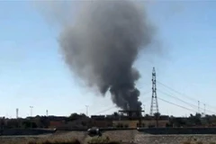 Khói bốc lên sau một cuộc không kích tại thành phố Ramadi, Iraq. (Ảnh: AFP/TTXVN)