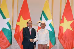 Thủ tướng Nguyễn Xuân Phúc hội kiến Tổng thống Myanmar Win Myint. (Ảnh: Thống Nhất/TTXVN)