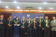 Các luật gia được vinh danh vì những cống hiến cho cộng đồng trong năm 2016 (Ảnh: PV/Vietnam+) 
