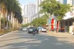 Xe CX5 gây tai nạn trên đường Lê Đức Thọ (Ảnh cắt từ clip) 