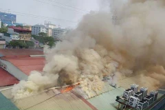 Hiện trường vụ cháy lớn tại 109 Trường Chinh (Ảnh: PV/Vietnam+) 