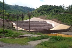 Toàn cảnh khu bãi quặng, vị trí gây rò rỉ hóa chất xuống suối Màn ngày 4/7 vừa qua (Ảnh: PV/Vietnam+) 