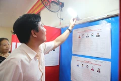 Kiểm tra các khâu cho ngày bầu cử tại quận Tây Hồ (Ảnh: Minh Sơn/Vietnam+) 