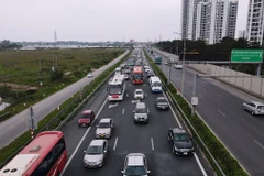 Phương tiện nối đuôi nhau xếp hàng dài trở về Thủ đô trong ngày cuối kỳ nghỉ Tết Nguyên đán Giáp Thìn 2024. (Ảnh: Hoài Nam/Vietnam+)