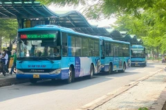 Tổng công ty Vận tải Hà Nội (Transerco) đã triển khai kế hoạch phục vụ hành khách đi lại bằng xe buýt dịp nghỉ lễ 30/4-1/5. (Ảnh: PV/Vietnam+)