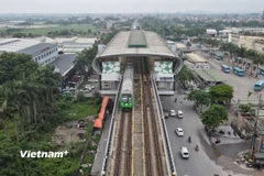 Tuyến đường sắt đô thị Cát Linh-Hà Đông đang thu hút được một lượng lớn hành khách đi lại. (Ảnh: Việt Hùng/Vietnam+)