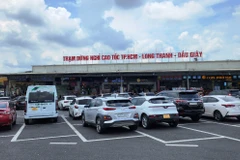 Trạm dừng nghỉ trên tuyến cao tốc Thành phố Hồ Chí Minh-Long Thành-Dầu Giây có rất đông người dân lựa chọn làm điểm dừng chân, nghỉ ngơi. (Ảnh: Việt Hùng/Vietnam+)