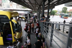 Hà Nội không chấp thuận điều chỉnh bổ sung xe khách liên tỉnh tuyến cố định chạy xuyên tâm qua địa bàn thành phố. (Ảnh: Việt Hùng/Vietnam+)