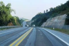 Cao tốc chỉ có 2 làn xe: Chưa đảm bảo tiêu chuẩn, nguy cơ mất an toàn