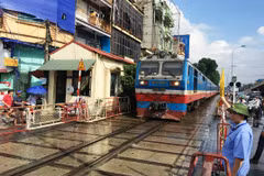 Một đường ngang có gác chắn của ngành đường sắt. (Ảnh: Việt Hùng/Vietnam+)