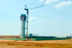Hạng mục Đài kiểm soát không lưu Sân bay Quốc tế Long Thành đang được chủ đầu tư và nhà thầu gấp rút thi công. (Ảnh: PV/Vietnam+)