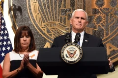 Phó Tổng thống Mỹ Mike Pence phát biểu tại lễ tưởng niệm. (Nguồn: AFP/TTXVN)
