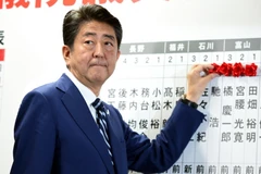 Thủ tướng Nhật Bản Shinzo Abe tại trụ ở LDP sở thủ đô Tokyo ngày 22/10. (Nguồn: THX/TTXVN)