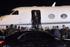 Thủ tướng Liban Saad al-Hariri tới sân sân bay quốc tế Beirut ngày 21/11. (Nguồn: AFP/TTXVN)