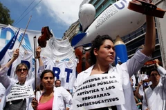 Ảnh minh họa: Một cuộc biểu tình do công đoàn tổ chức ở Argentina. (Nguồn: Reuters)