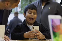 Cậu bé 10 tuổi có thể mở khóa iPhone X của mẹ bằng Face ID