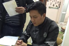 Khởi tố bố đẻ và mẹ kế bạo hành nghiêm trọng con trai 9 tuổi