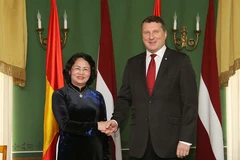 Phó Chủ tịch nước Đặng Thị Ngọc Thịnh hội kiến với Tổng thống Cộng hòa Latvia Raimonds Vejonis. (Ảnh: Doãn Tấn/TTXVN)
