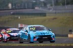 Tỏa sáng trên bục vinh quang: Lynk & Co Cyan Racing giành chiến thắng chung cuộc tại giải đua xe FIA TCR tại Chu Châu