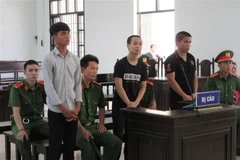 Các bị cáo tại phiên xét xử. (Ảnh: Nguyễn Thành/TTXVN)