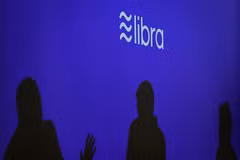 Biểu tượng tiền kỹ thuật số Libra tại một hội nghị ở Geneva, Thụy Sĩ. (Ảnh: AFP/TTXVN)