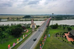 Cụm Di tích lịch sử Quốc gia đặc biệt Ðôi bờ Hiền Lương-Bến Hải (nhìn từ hướng Bắc-Nam). (Ảnh: Hồ Cầu/TTXVN)