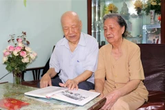 Ông Nguyễn Văn Luyện và bà Lê Thị Mận từng vinh dự phục vụ Chủ tịch Hồ Chí Minh. (Ảnh: Minh Thu/TTXVN)