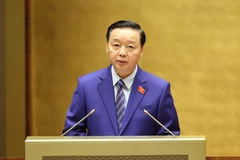 Bộ trưởng Bộ Tài nguyên và Môi trường Trần Hồng Hà, thừa ủy quyền của Thủ tướng Chính phủ trình bày Tờ trình về dự án Luật Bảo vệ môi trường (sửa đổi). (Ảnh: Doãn Tấn/TTXVN)