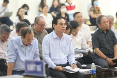 Bị cáo Văn Hữu Chiến, nguyên Chủ tịch thành phố Đà Nẵng và đồng phạm tại phiên tòa. (Ảnh: Doãn Tấn/TTXVN)