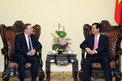 Thủ tướng Nguyễn Tấn Dũng tiếp Đại sứ Hungary tại Việt Nam Csaba Ory. (Ảnh: Đức Tám/TTXVN)