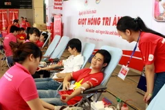 Ngày hội hiến máu "Giọt hồng tri ân 2014." (Ảnh: Dương Ngọc/TTXVN)