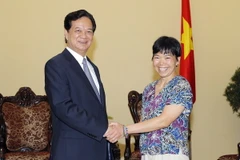 Thủ tướng Nguyễn Tấn Dũng tiếp giáo sư Lưu Lệ Hằng. (Ảnh: Đức Tám/TTXVN)