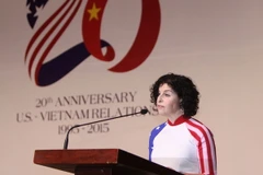 Bà Rena Bitter phát biểu tại lễ kỷ niệm lần thứ 239 Ngày Độc Lập Hoa Kỳ tại Thành phố Hồ Chí Minh. (Ảnh: Thanh Vũ/TTXVN)