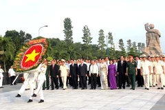 Lãnh đạo TP.HCM dâng hương tưởng niệm các Anh hùng liệt sỹ