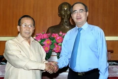 Chủ tịch Ủy ban Trung ương Mặt trận Tổ quốc Việt Nam Nguyễn Thiện Nhân tiếp ông Tông Giơ Tho, Phó Chủ tịch Thường trực Ủy ban Trung ương Mặt trận Lào xây dựng đất nước. (Ảnh: Nguyễn Dân/TTXVN)