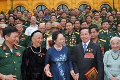 Phó Chủ tịch nước Nguyễn Thị Doan với các đại biểu. (Ảnh: Trọng Đức/TTXVN)