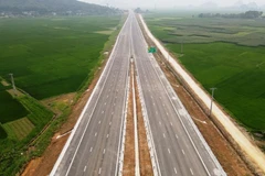 Cao tốc Bắc-Nam đoạn Mai Sơn-Quốc lộ 45 có tổng chiều dài hơn 63,37km, đi qua địa phận hai tỉnh Ninh Bình và Thanh Hóa đã được khánh thành vào ngày 29/4 vừa qua. (Ảnh: CTV/Vietnam+)