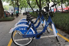 Công ty cổ phần Trí Nam đã cơ bản hoàn thành các điều kiện về vận hành dịch vụ xe đạp công cộng tại Hà Nội. (Ảnh: Việt Hùng/Vietnam+)