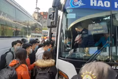 Hà Nội lên kế hoạch các tuyến xe khách tăng cường trong dịp cao điểm nghỉ lễ Giỗ Tổ Hùng Vương và 30/4-1/5 nhằm đáp ứng nhu cầu đi lại của hành khách. (Ảnh: Việt Hùng/Vietnam+)