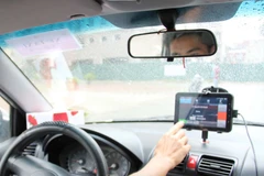 Xe đã lắp camera giám sát hành trình để giám sát trên đường khi va chạm có chứng cứ, không bị bắt phạt oan. (Ảnh: CTV/Vietnam+)