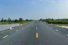 Quốc lộ 1 đoạn từ thành phố Cà Mau đến đến thị trấn Năm Căn. (Ảnh: Việt Hùng/Vietnam+)