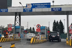 Thu phí không dừng với xe ôtô ra vào sân bay giúp giảm thời gian và tắc nghẽn vào mỗi dịp cao điểm lễ, Tết. (Ảnh: Việt Hùng/Vietnam+)