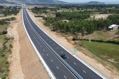 Dự án cao tốc Nha Trang-Cam Lâm qua tỉnh Khánh Hòa được nhà thầu thi công vượt tiến độ về đích sớm hơn 3 tháng. (Ảnh: CTV/Vietnam+)