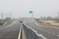 Phương tiện lưu thông trên đoạn tuyến Cao tốc Cao Bồ-Mai Sơn thuộc Dự án Cao tốc Bắc-Nam phía Đông. (Ảnh: Việt Hùng/Vietnam+)