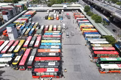 Các phương tiện xe khách tại một bến xe Hà Nội. (Ảnh: PV/Vietnam+)