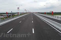 Cầu Vĩnh Tuy giai đoạn 2 đưa vào khai thác đã góp phần giảm ùn tắc và tai nạn giao thông trên tuyến. (Ảnh: Việt Hùng/Vietnam+)